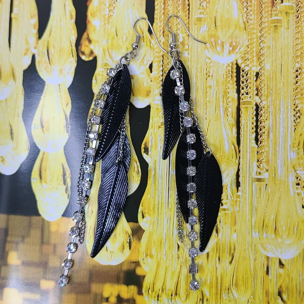 Dangle Earrings Lightweight Gray Leaves Rhinestones Evening Cocktails Clubwear - Picture 3 of 3